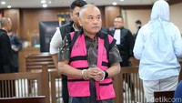 Dalam persidangan ini, jaksa juga membacakan dakwaan untuk Direktur PT Stanindo Inti Perkasa, MB Gunawan. Jaksa mengatakan MB Gunawan bersama Suwito Gunawan membeli dan mengumpulkan bijih timah dari hasil penambangan ilegal di wilayah IUP PT Timah, melalui PT Stanindo Inti Perkasa dan perusahaan afiliasinya bersama smelter swasta lainnya.  