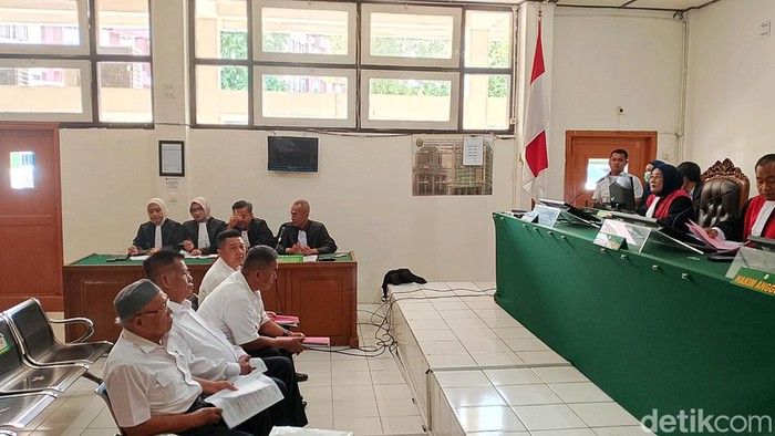 Empat terdakwa dugaan kasus korupsi proyek pembangunan jargas jalani sidang perdana.