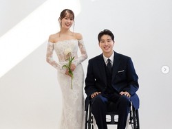 7 Foto Pernikahan Song Ji Eun eks SECRET dan YouTuber Disabilitas Park We