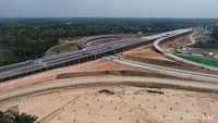 Proyek yang digarap dengan skema kerja sama operasi (KSO) bersama PT Wijaya Karya dan PT Brantas Abipraya (KSO HK-Wika-BAP) ini ditargetkan selesai pada akhir Agustus 2024 dan dapat segera digunakan pada triwulan IV tahun 2024.