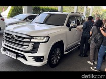 Gibran Hadiri Acara Grab Indonesia, Naik Toyota Land Cruiser Putih