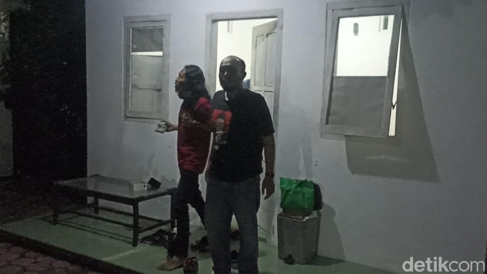 Guncangan gempa Gunung Kidul M 5,8 terasa hingga Trenggalek. Warga berhamburan keluar rumah.