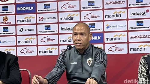 Head Coach Timnas Indonesia U17, Nova Arianto dalam jumpa pers seusai laga melawan Timnas U17 India, di Gianyar, Minggu (25/8/2024). (Mahendra/detikBali)