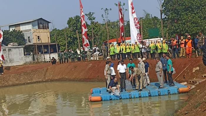 Heru Budi Tinjau Proyek Embung Bangkong  (Tiara-detikcom)