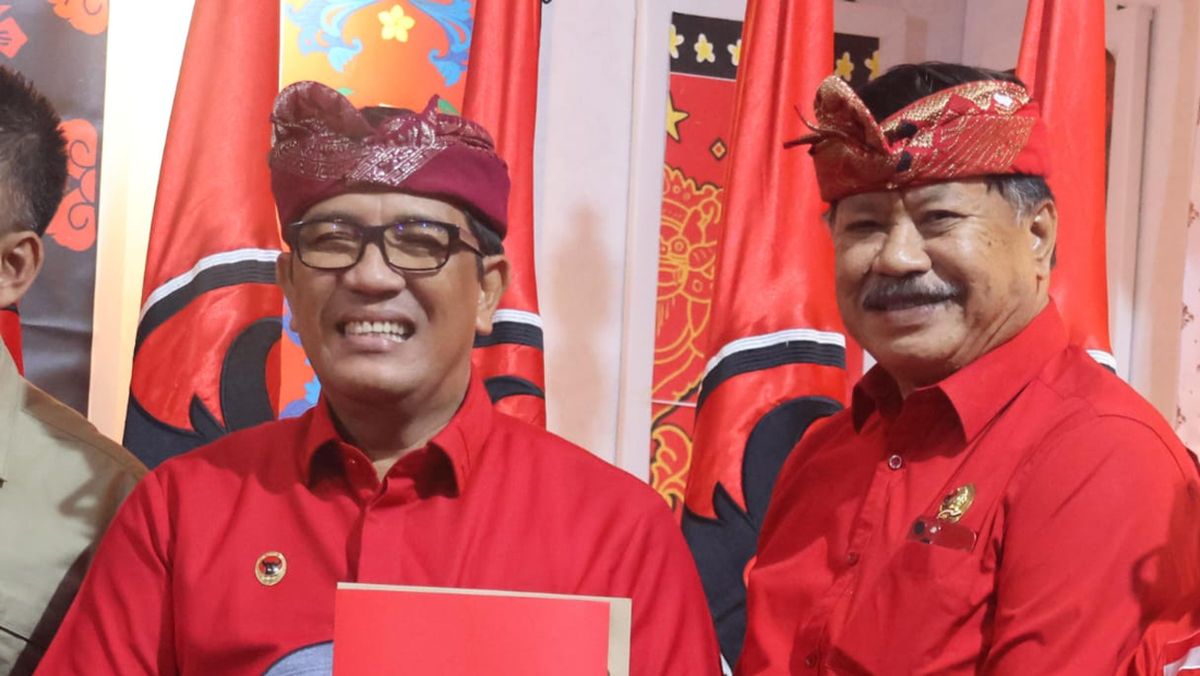 Uchuvchi qalpoqli sperma Qora yigit zinapoyada kaltakni sikadi