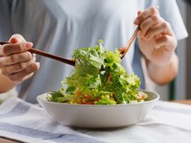 Ahli Gizi Tak Sarankan Makan Salad Malam Hari Karena Hal Ini