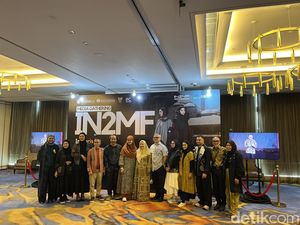 Dian Pelangi-Itang Yunasz Unjuk Gigi di Paris, Pamerkan Busana dari Wastra RI