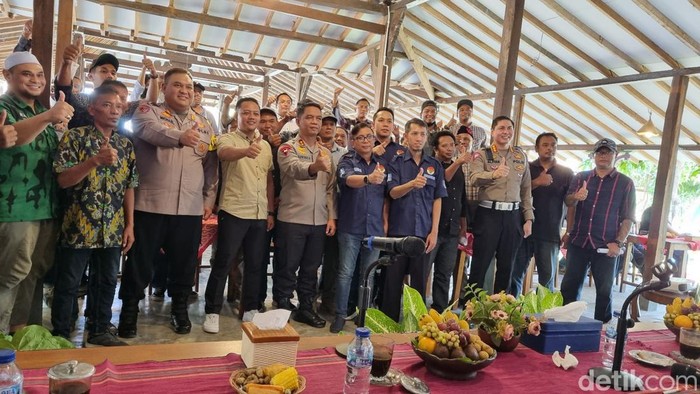 Kapolda DIY Irjen Suwondo Nainggolan kumpulkan seluruh laskar parpol se-DIY di Bantul, Senin (26/8/2024).