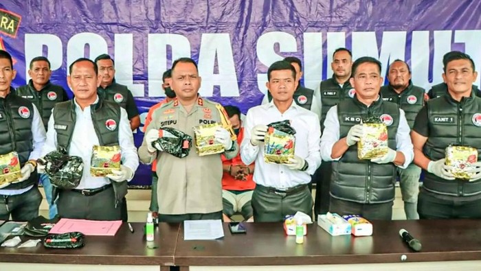 Kaporles Sergai AKBP Jhon Hery Sitepu saat merilis kasus pengungkapan narkoba. (Dok. Polres Sergai)