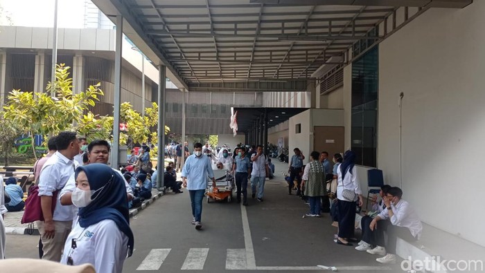 Kebakaran di RSPP sudah ditangani oleh petugas Damkar dan saat ini masih dilakukan pendinginan, Senin (26/8/2024).