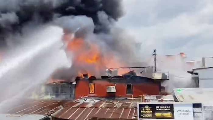 Kebakaran permukiman di Pelabuhan Paotere, Makassar. Dokumen Istimewa