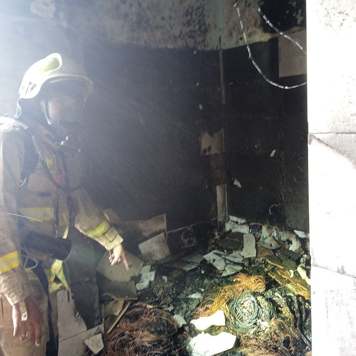 Kebakaran terjadi di RSPP di Jaksel telah dipadamkan. Kebakaran terjadi di panel listrik yang berada di lantai 4 gedung RSPP. (dok IG @humasjakfire)