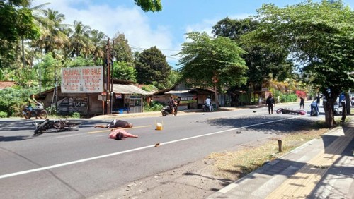 Kecelakaan yang melibatkan dua kendaraan sepeda motor di Jalan utama Denpasar-Gilimanuk, Jembrana, Senin (26/8/2024).