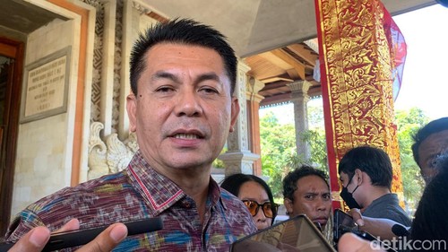 Ketua Fraksi PDIP DPRD Bali Dewa Made Mahayadnya alias Dewa Jack ditunjuk sebagai Ketua DPRD Bali periode 2024-2029. (Foto: Rizki Setyo Samudero/detikBali)