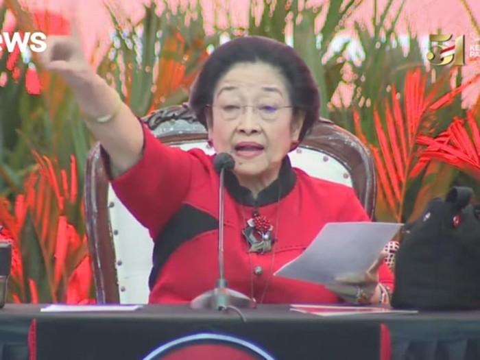 Ketua Umum PDIP Megawati Soekanoputri memberikan pengarahan saat pengumuman bakal calon kepala/wakil kepala daerah di Jakarta, Senin (26/8/2024). (Tangkapan layar Youtube PDIP)
