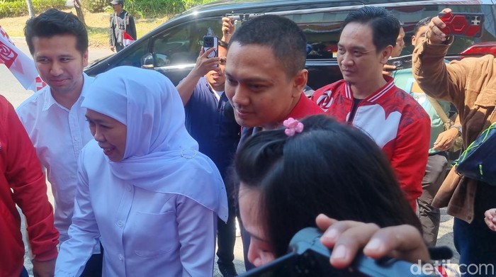 Khofifah-Emil di Surabaya