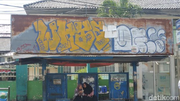 Kondisi halte bus di Kota Cirebon