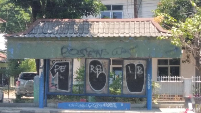 Kondisi halte bus di Kota Cirebon