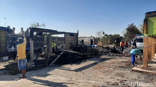 Kondisi terkini usai kebakaran beberapa rumah warga di Desa Sidoluhur, Kecamatan Jaken, Pati, Senin (26/8/2024) pagi.