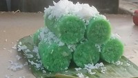 Kue Putu Lembang Numita juga bisa menjadi andalan kalau ingin menikmati kue putu bambu di Bandung. Kue putu di sini dibuat dari adonan rasa pandan, sehingga aromanya harum. Harga per porsinya dibanderol mulai dari Rp 10.000 saja. Foto: Google Review