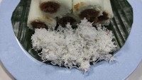 Kue putu yang enak juga bisa dijumpai di kawasan Poris Indah No. 550 Blok D, Tangerang. Namanya Putu Bambu Medan Mas Taufiq dengan sajian kue putu di sini juga dibuat masih hangat ketika ada yang memesan. Seporsinnya sekitar Rp 15.000-an. Foto: Google Review