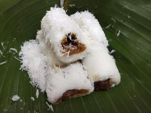 20 Kue Putu Bambu yang Legit Manisnya Ada di Sini!