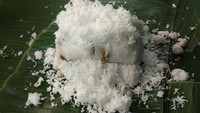 Penjual putu bambu juga ada di Tebet, tepatnya di Jalan Tebet Barat IX No. 35 D. Kue putu di sini disajikan dengan kelapa parut gurih yang melimpah. Harganya mulai dari Rp 15.000-an. Foto: Google Review