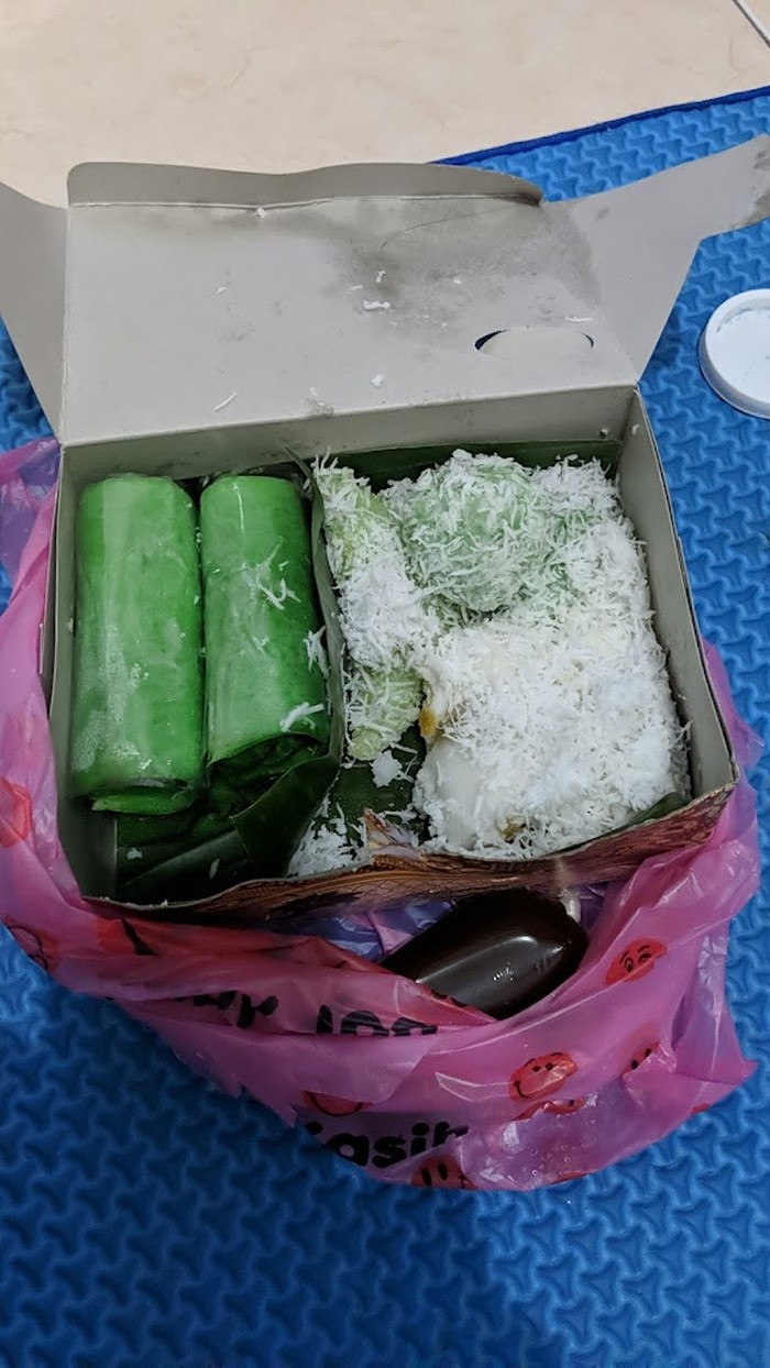 KUE PUTU KUE PUTU