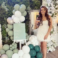 Wanita ini jadi viral setelah menjadi pengantin sendirian. Calon suami Lindsay Slater berselingkuh hanya enam minggu sebelum hari pernikahan mereka. Foto: dok. Instagram @lindssslater