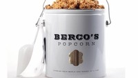 Berbeda dengan yang ada di bioskop, popcorn ini dilapisi dengan campuran karamel dan emas 23 karat. Untuk mendapatkan popcorn ini pembelinya harus menyiapkan uang Rp 386 juta. Foto: Luxhabitat