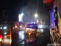 Pete-pete Terbakar Saat Demo Ricuh Depan Unibos Makassar, 5 Penumpang Panik