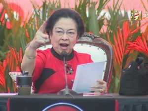 Canda Megawati ke Ahok: Selotip Tetap Berjalan Loh