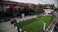 Kawasan ini juga dilengkapi dengan fasilitas lain seperti lapangan dan taman bermain.