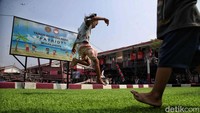 Anak-anak tengah bermain di Kampung Apung Muara Angke.