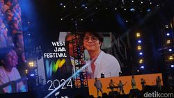Momen Asyik Project Pop Ajak Penonton Berjoget Ria Momen Asyik Project Pop Ajak Penonton Berjoget Ria