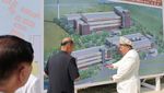 Momen Kim Jong Un Kunjungi Konstruksi Pabrik Industri di Korut