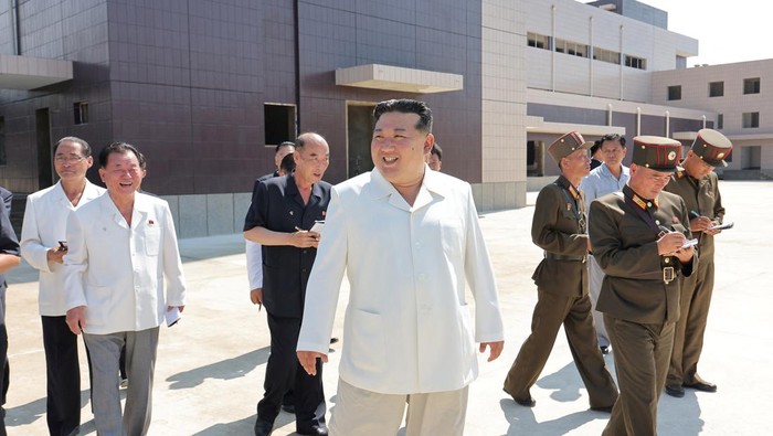 Momen Kim Jong Un Kunjungi Konstruksi Pabrik Industri di Korut North Korean leader Kim Jong Un speaks with an official, during a visit to the construction sites of various North Korean industrial factories on Saturday and Sunday, at an undisclosed location in North Korea, in this undated photo released by North Korea's official Korean Central News Agency August 26, 2024. KCNA via REUTERS ATTENTION EDITORS - THIS IMAGE WAS PROVIDED BY A THIRD PARTY. REUTERS IS UNABLE TO INDEPENDENTLY VERIFY THIS IMAGE. NO THIRD PARTY SALES. SOUTH KOREA OUT. NO COMMERCIAL OR EDITORIAL SALES IN SOUTH KOREA.