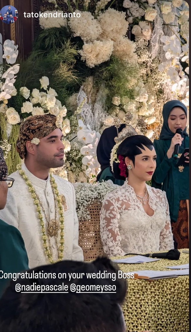 Momen itu tidak hanya menjadi momen bersejarah bagi keluarga besar Susi Pudjiastuti, tetapi juga bagi suaminya, Geoffrey Alain Gerald, seorang pria asal Prancis yang telah memeluk agama Islam sebelum menikahi Nadine. Foto: dok. Instagram