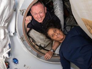 SpaceX Akan Bawa Pulang 2 Astronaut yang Terdampar di ISS pada 2025
