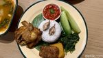 Gading Marten Jualan Nasi Tempong Lauk Ayam Goreng dan Oseng Cumi Pete