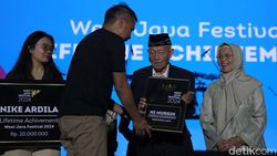 Nike Ardilla Diganjar Lifetime Achievement di WFJ 2024