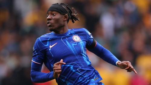 WOLVERHAMPTON, ENGLAND - AUGUST 25: Noni Madueke of Chelsea during the Premier League match between Wolverhampton Wanderers FC and Chelsea FC at Molineux on August 25, 2024 in Wolverhampton, England. (Photo by Marc Atkins/Getty Images)