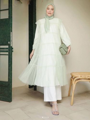 Padu Padan Baju Warna Sage dan Hijab