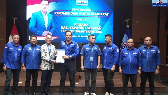 Partai Demokrat menyerahkan surat rekomendasi ke Gus Irawan Pasaribu di Pilkada Tapanuli Selatan (Foto: Dok. Tangkapan layar tayangan YouTube Demokrat)