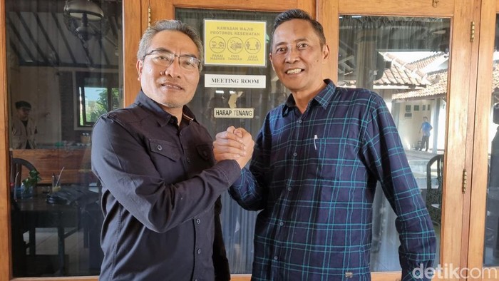 Pasangan cabup-cawabup Bantul dari Koalisi Partai Bantul Bersatu, Abdul Halim Muslih dan Aris Suharyanta, saat di Kapanewon Sewon, Kabupaten Bantul, DIY, Senin (26/8/2024).