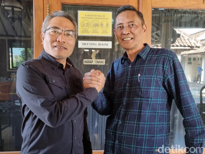 Pasangan cabup-cawabup Bantul dari Koalisi Partai Bantul Bersatu, Abdul Halim Muslih dan Aris Suharyanta, saat di Kapanewon Sewon, Kabupaten Bantul, DIY, Senin (26/8/2024).