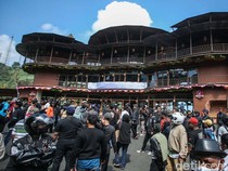 Pedagang Protes Minta Restoran di Puncak Juga Dibongkar