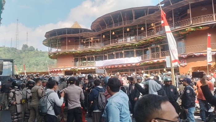 Pembongkaran PKL Puncak