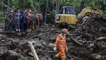 Melihat Pencarian Korban Banjir Bandang di Kelurahan Rua Ternate