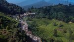 Foto Udara Penertiban Tahap Dua Lapak PKL di Puncak Bogor